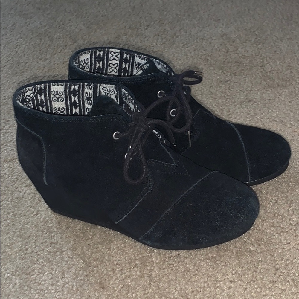 black wedge toms heels!